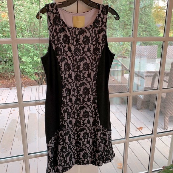 Dress - Picture 1 of 6